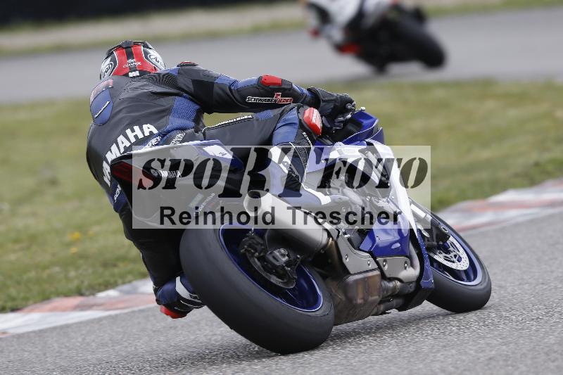 /Archiv-2025/06 18.04.2025 Speer Racing ADR/Gruppe gelb/backside